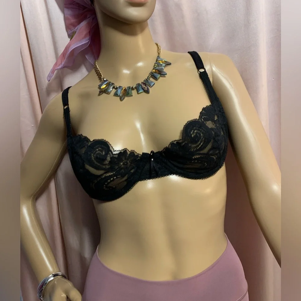 Vintage black lace Victoria ballonet bra - Picture 2 of 3